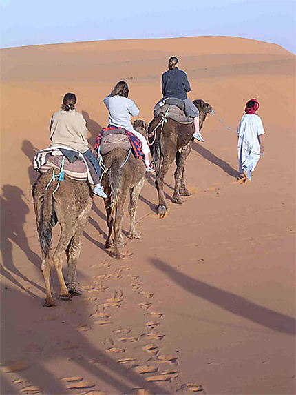 Caravane dans les dunes