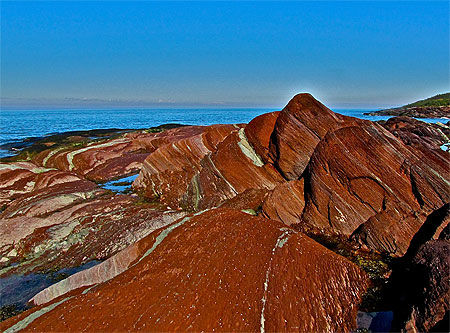 Quebec-Canada-ile Verte a l'automne-couleurs naturelles des roches 