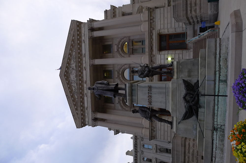 Statue de Morton devant le Capitole