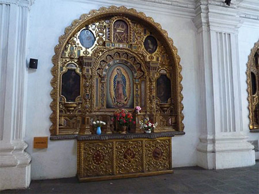 Intérieur de l'Eglise San Francisco d'Assises