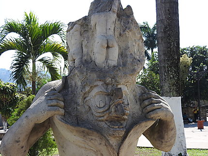 Copan - statue dans le parc central