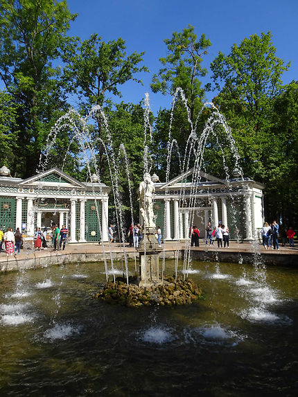 Petite fontaine au Château de Peterhof