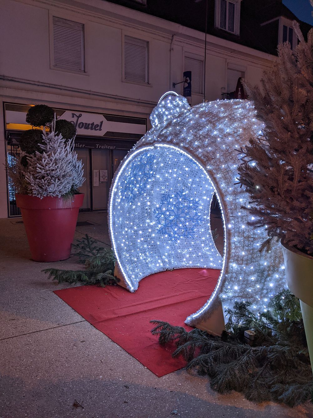 Boule de Noël géante