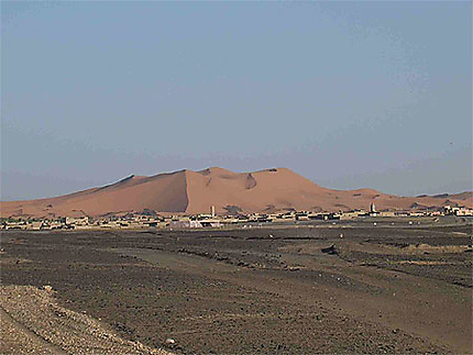 Reg noir autour des dunes de Merzouga