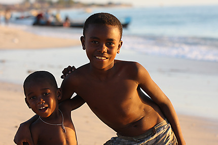 Enfant sur la plage d'Anakao