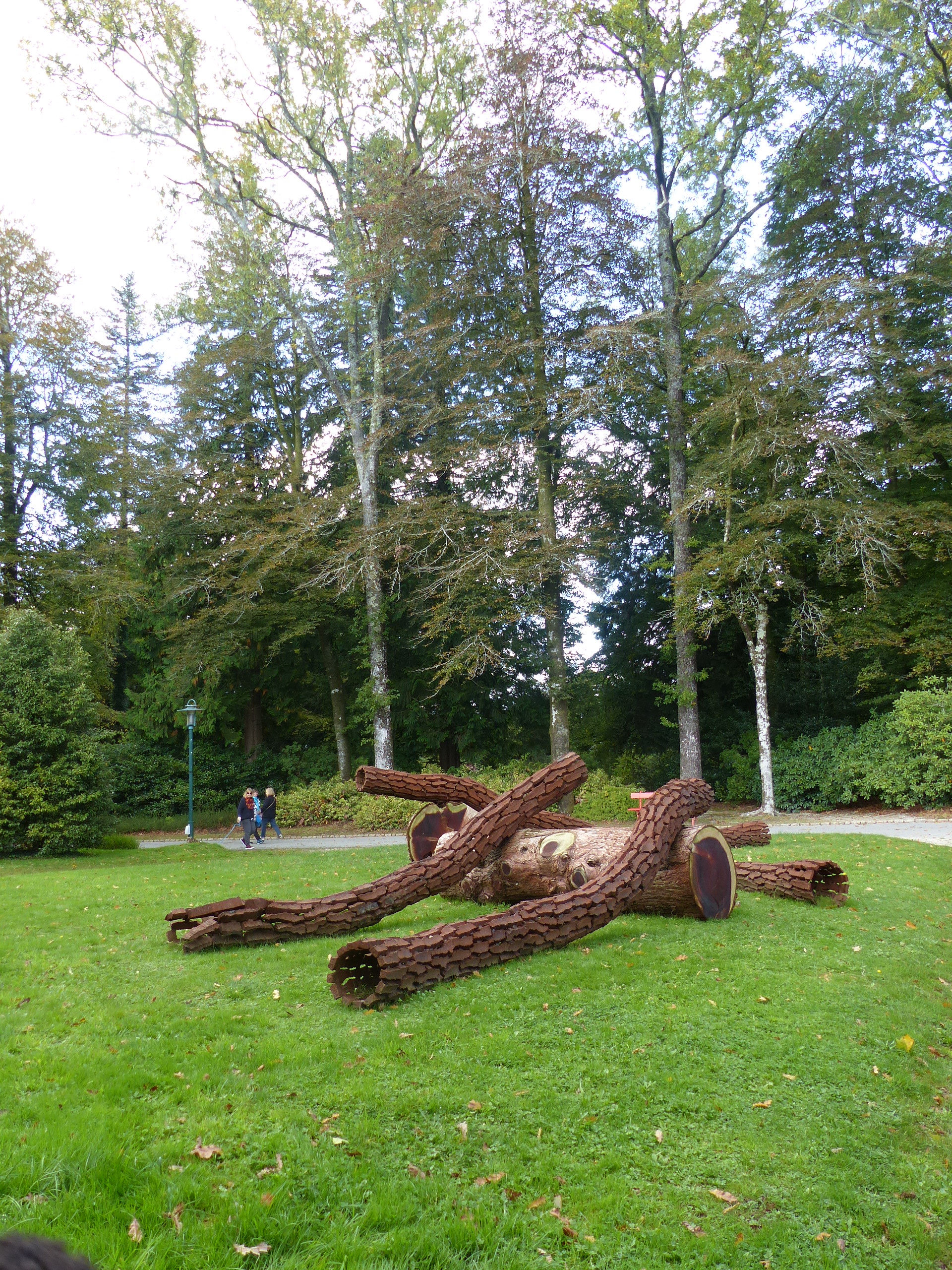 Sculpture De Marc Didou A Trevarez Chateau De Trevarez Saint Goazec Finistere Bretagne Routard Com