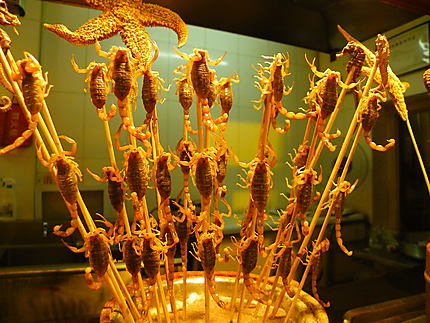 Brochettes de scorpions vivants à Pékin