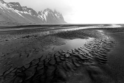 Plage de sable noir de Stokksnes Islande Plages Mer Noir et