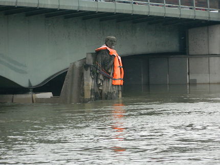 Le Zouave pendant les innondations...