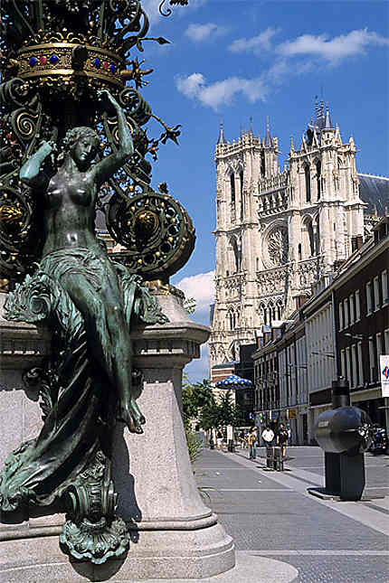 Horloge Dewailly et cathédrale Notre-Dame, Amiens