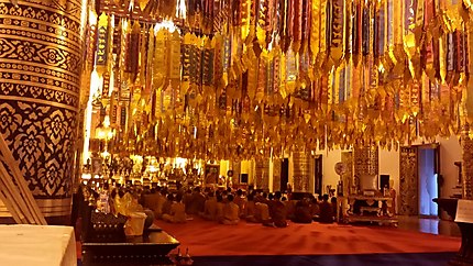 Prière des moines à Wat Phra Singh