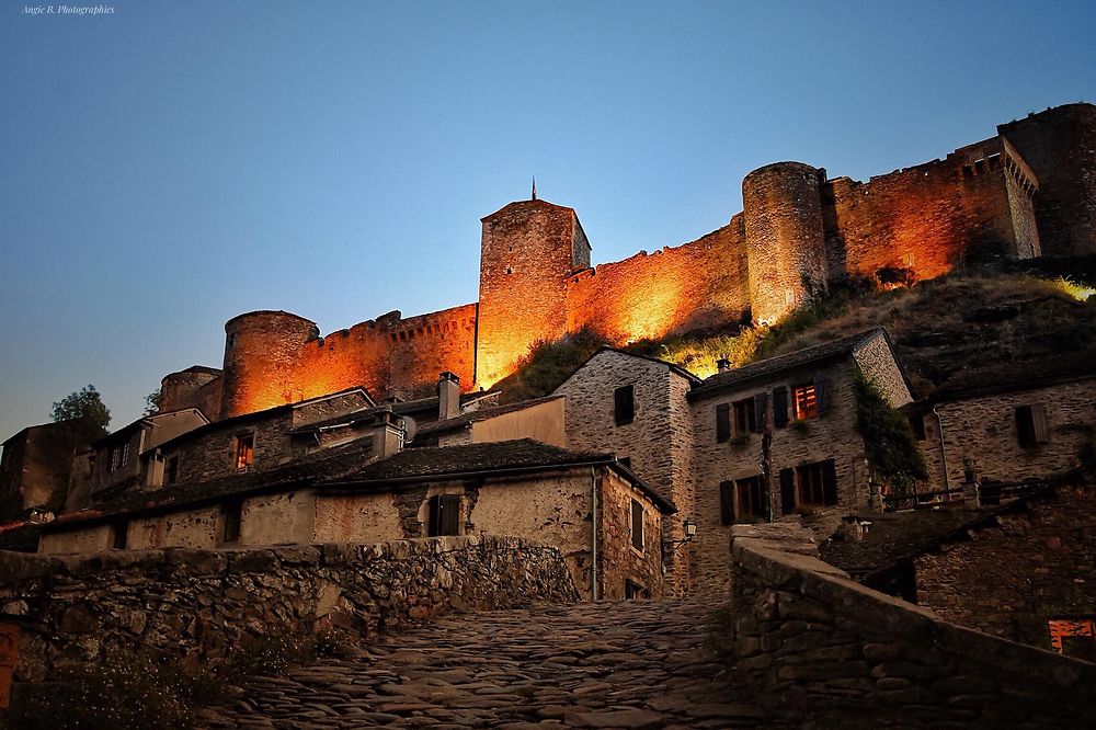 Brousse-le-Château le soir