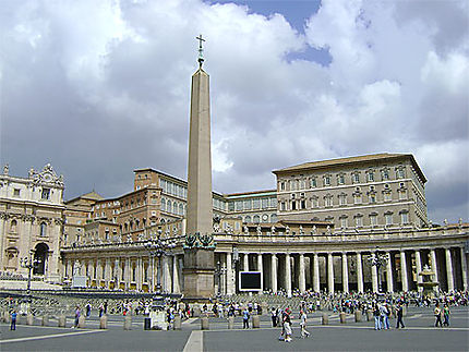 Obélisque du Vatican et colonnade de Bernini