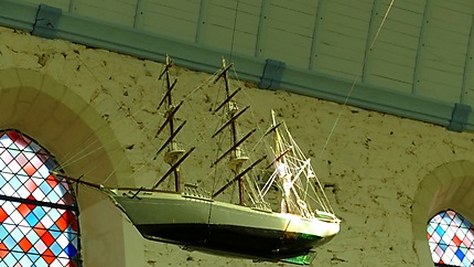 Maquette d'un bateau, église de l'Herbaudière