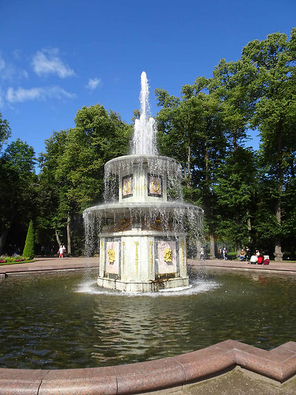 Fontaine à étages au Château de Peterhof