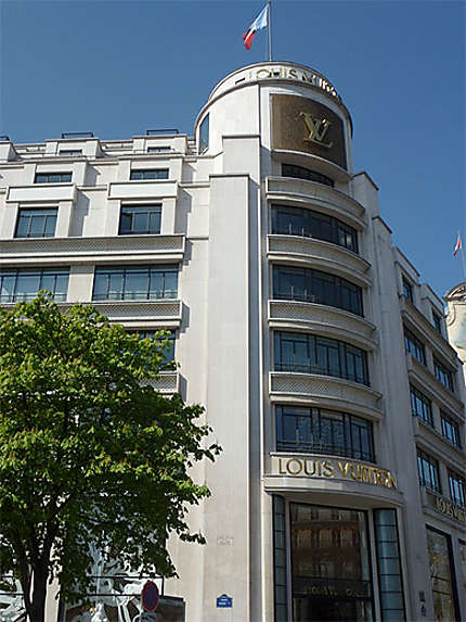 Le magasin Louis Vuitton  ChampsÉlysées  8ème arrondissement  Paris   Routardcom