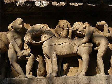 Figures érotiques des temples de Khajuraho
