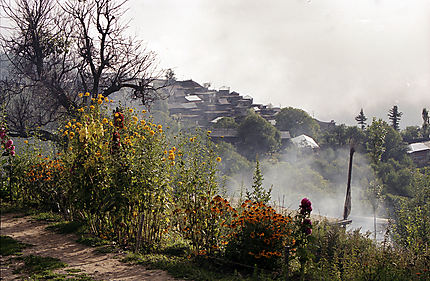 Crépuscule sur le village de CHINI (2300 m)