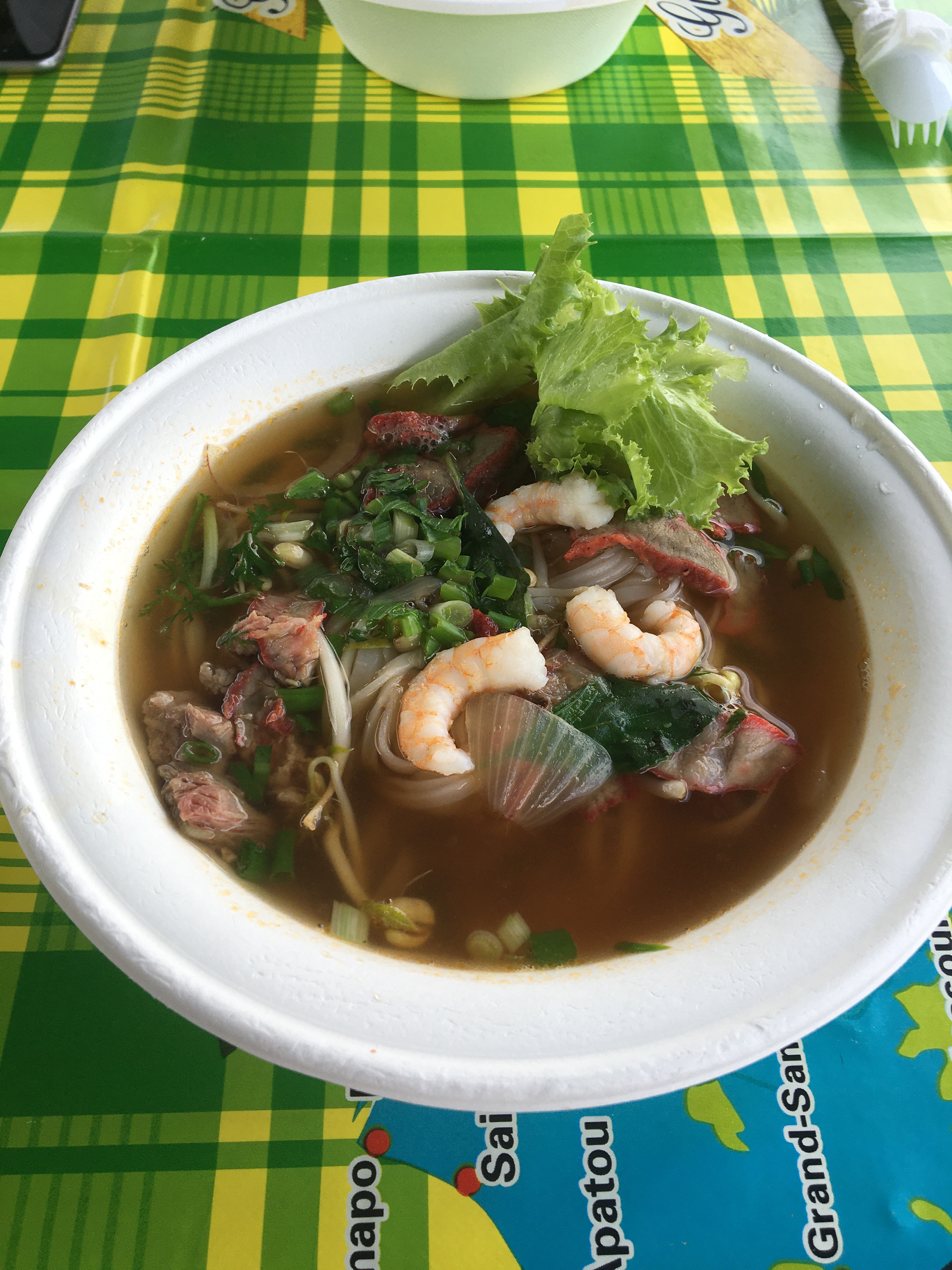 Soupe au marché HMONG de Cacao le Dimanche matin Soupe au marché HMONG de Cacao le Dimanche matin