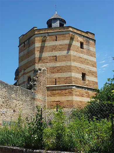 Tour octogonale du château de Trévoux