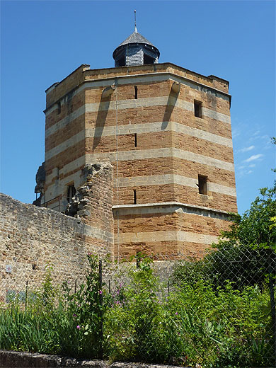 Tour octogonale du château de Trévoux Tour octogonale du château de Trévoux