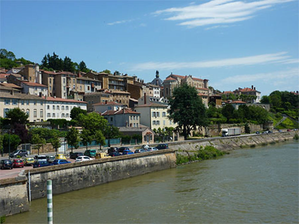 Trévoux vue de la passerelle