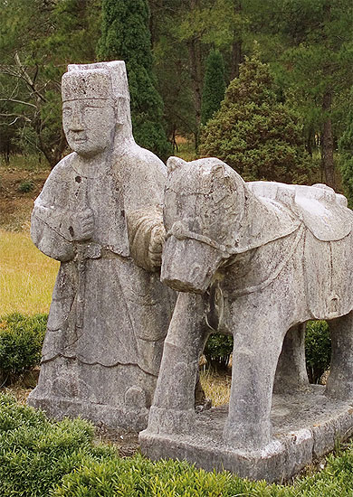 GUILIN - MAUSOLEE DES PRINCES JING-JIANG GUILIN - MAUSOLEE DES PRINCES JING-JIANG
