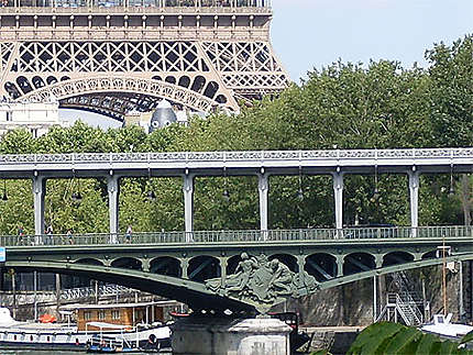 Pont de Bir Hakeim vu depuis l'île aux cygnes