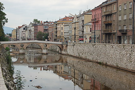La rivière Miljacka, à Sarajevo