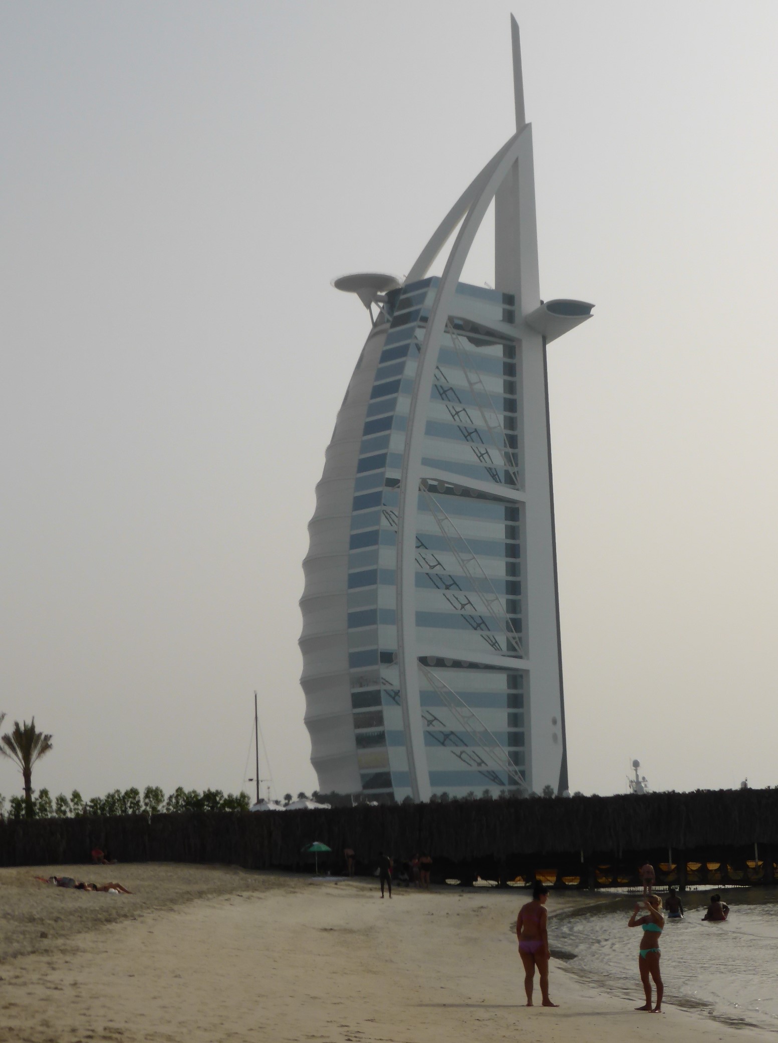 Burj el Arab vu depuis Jumeira beach Burj el Arab vu depuis Jumeira beach