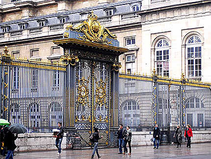 Grilles du Palais de justice Paris