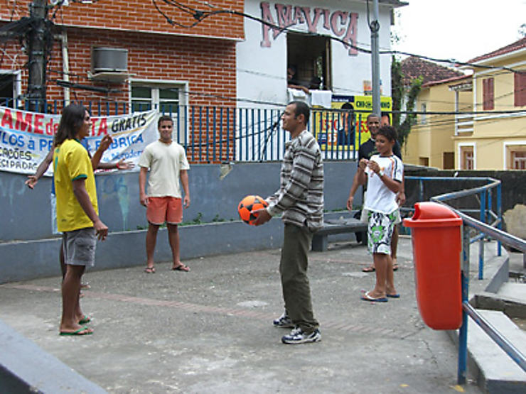 Trente-cinq jeunes <i>favelados</i> à l’université