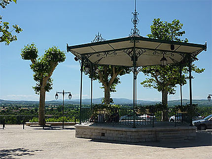 Le kiosque avec vue sur les Monts du Lyonnais