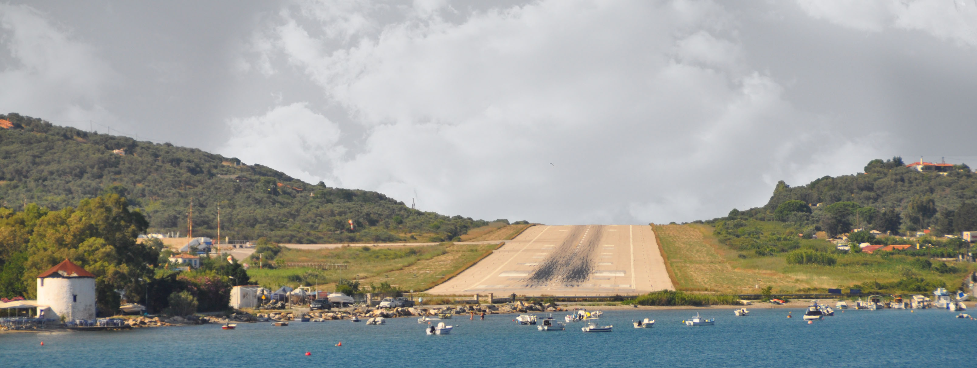 Piste de l'aéroport de Skiathos Piste de l'aéroport de Skiathos