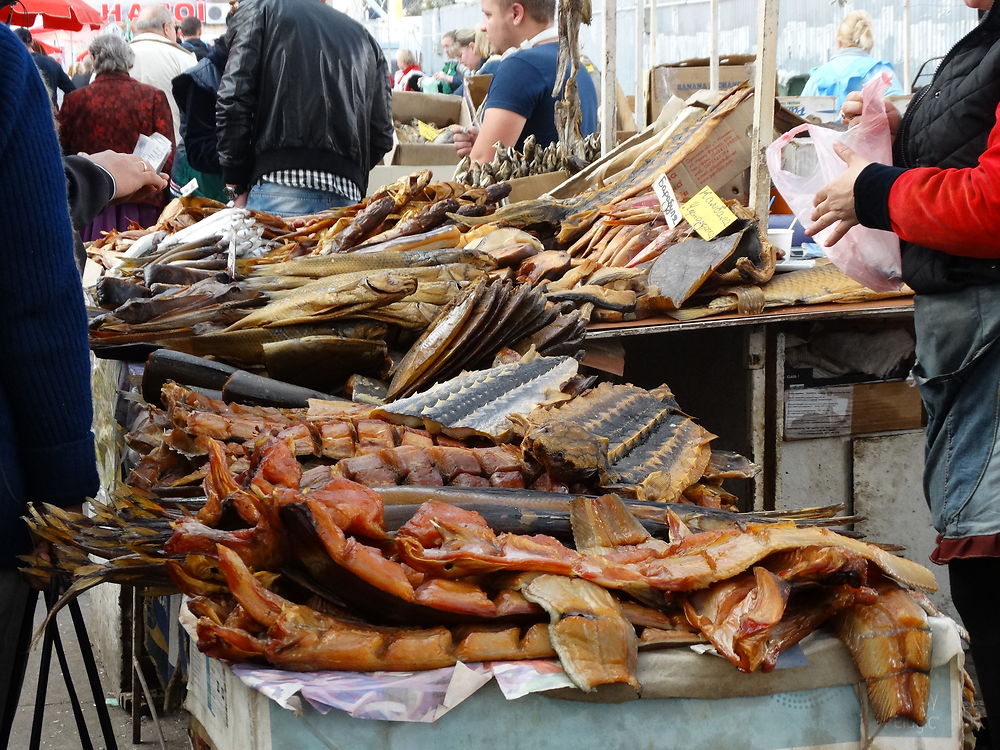 Esturgeon fumé marché central d'Odessa