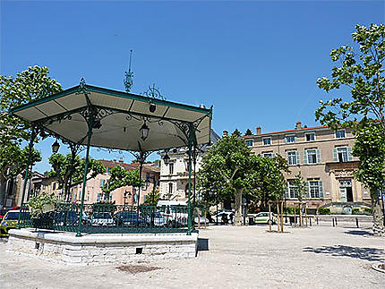 Le kiosque avec vue sur le Parlement des Dombes