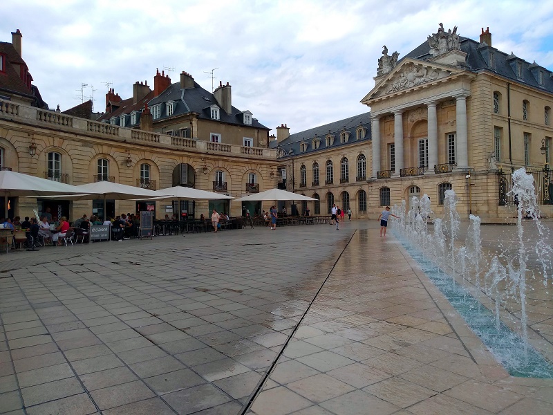 Place des Ducs Place des Ducs