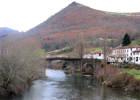 Pont Noblia sur la Nive Pont Noblia sur la Nive