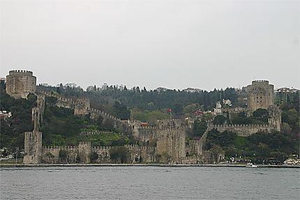 Chateau sur la rive européenne du Bosphore