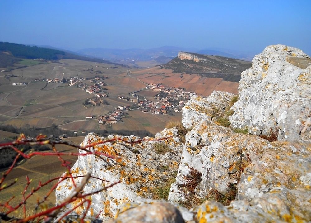 Roche de Vergisson vue depuis la roche de Solutré