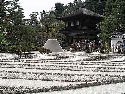 Palais d'argent au temple Kinkaku-ji à Kyoto