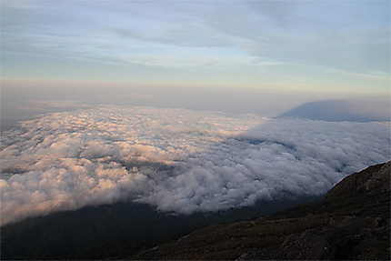 Levée du soleil au sommet du Gunung Agung