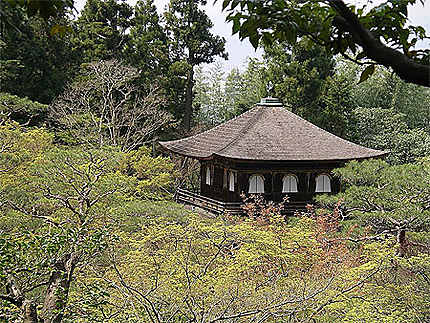 Vue sue le pavillon d'argent à Kyoto