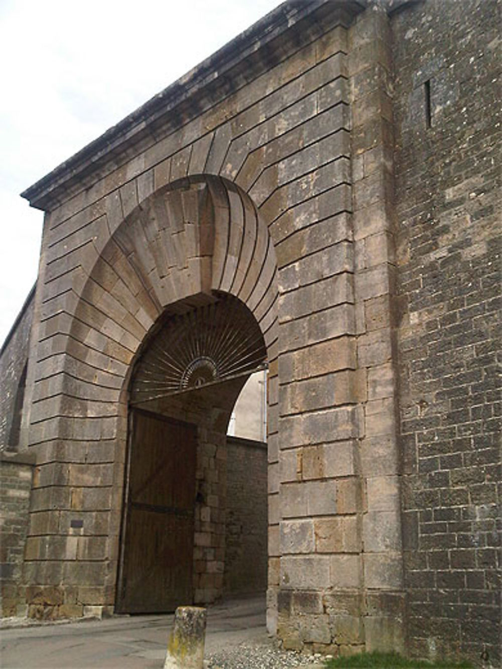 Porte de l'hôtel de ville