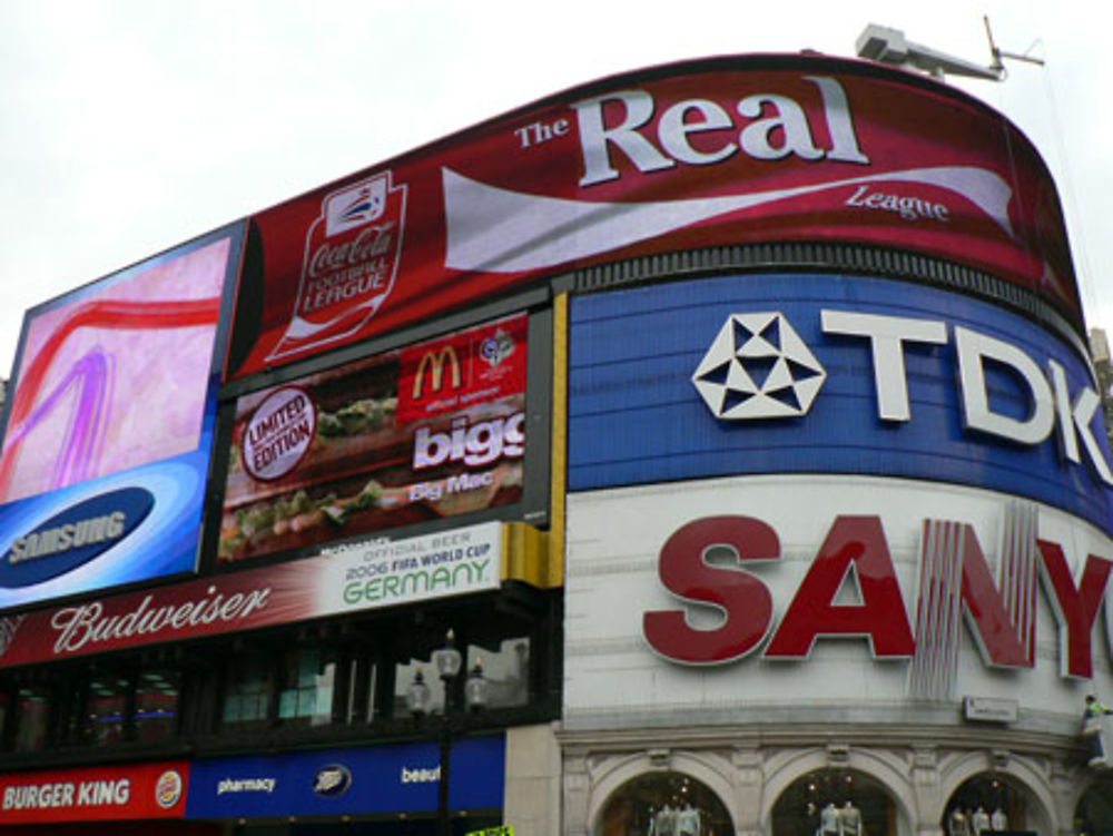 A l'angle de Piccadilly Circus