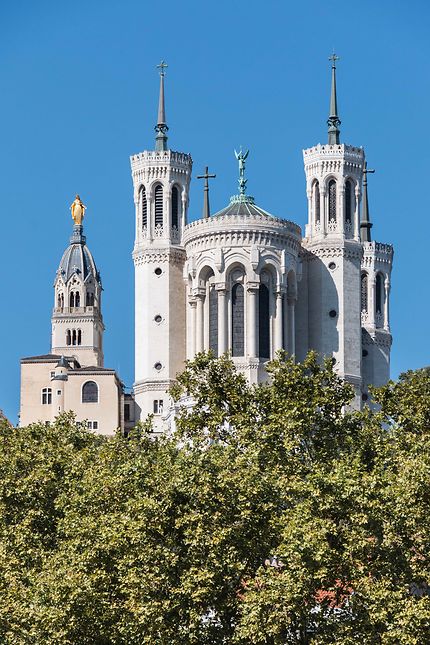 Notre-Dame de Fourvière depuis la Saône à Lyon