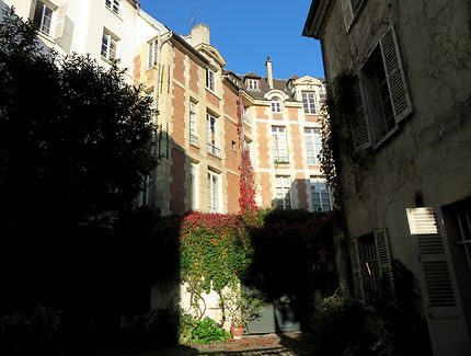 L'automne, Cour de Rohan