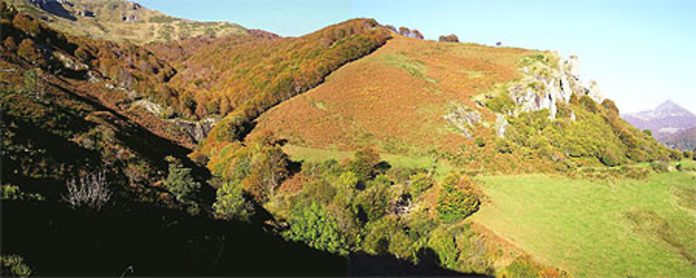 Panorama Roches Folles à Mandailles et la cascade