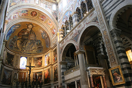 L'intérieur du Duomo L'intérieur du Duomo