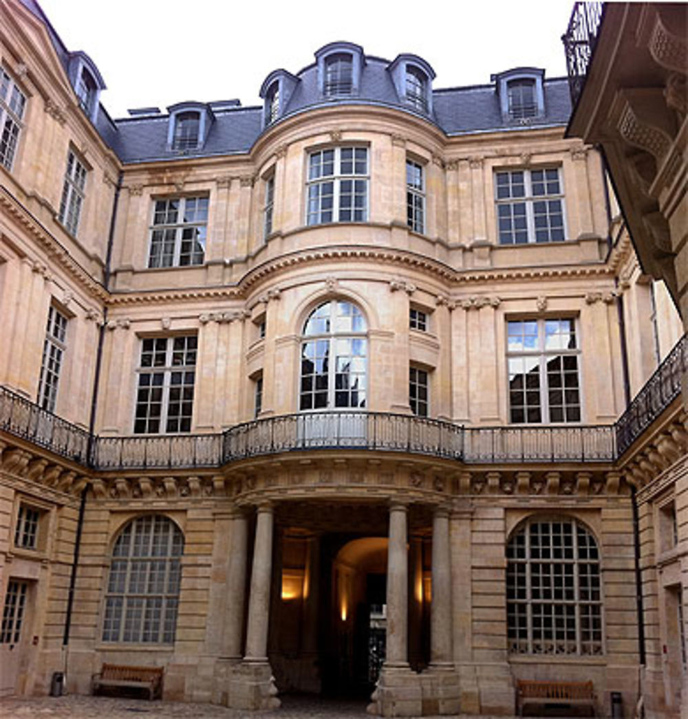 Hôtel de Beauvais, Paris 4e arrondissement